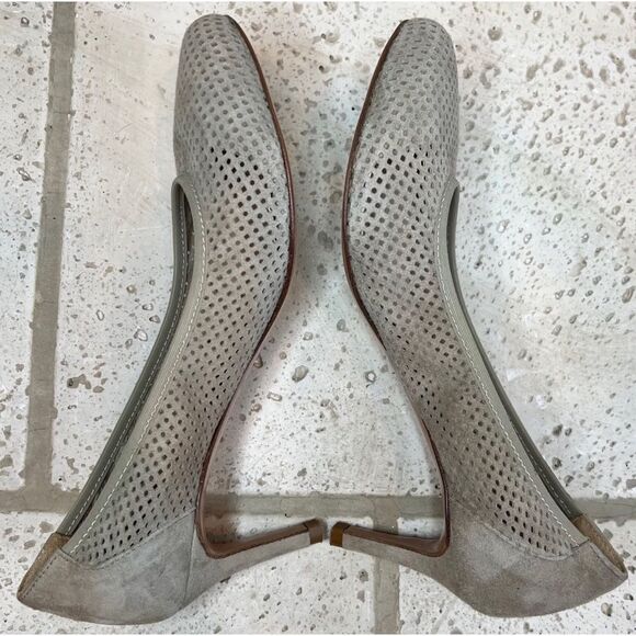 Elia. B London Women’s Perforated Tan Pump Closed Toe 2 1/2 inch Heels Sz 5.5 - Picture 6 of 10